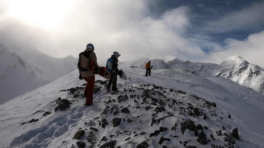 Snowboarding an alpine ridge